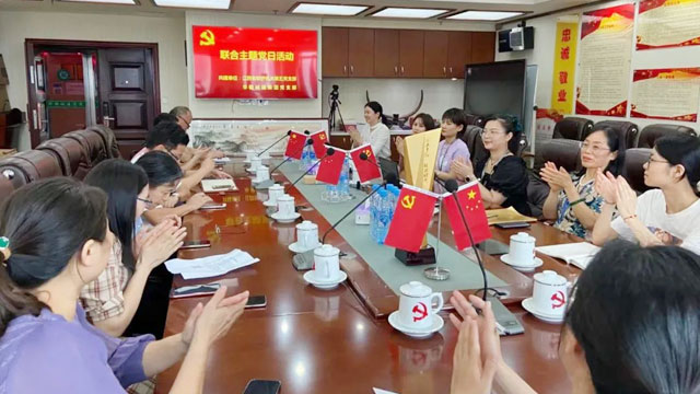 华赣城建集团党支部与省侨联机关第五党支部 联合开展主题党日活动