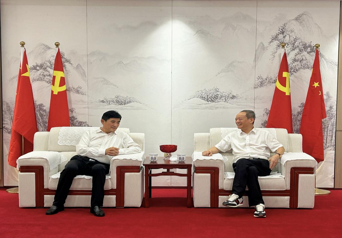 山东临沂和徐总会谈合影.png
