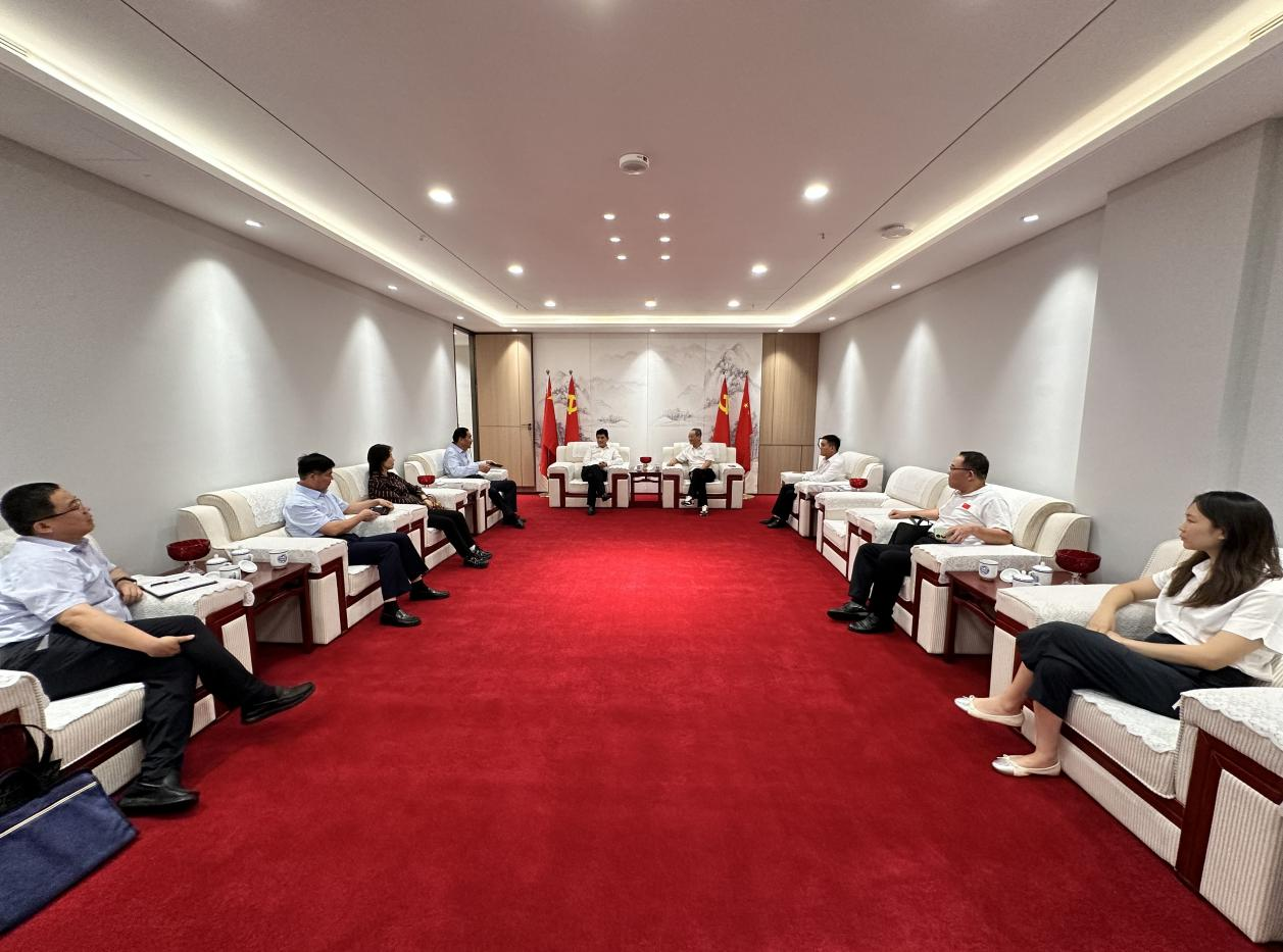 山东临沂和徐总会谈集体场景.png